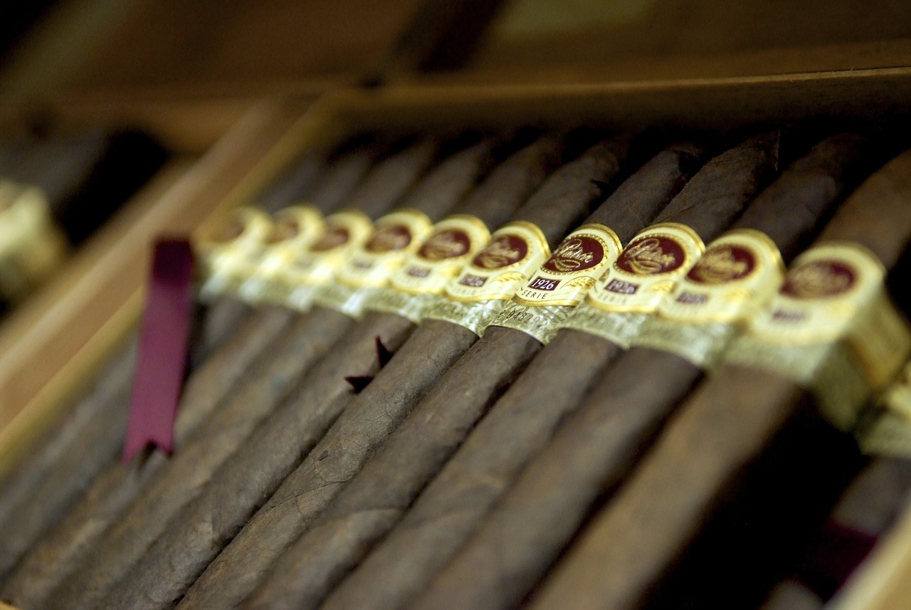 Tips for Maintaining the Perfect Cigar Humidor Humidity - Northwoods ...