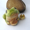 Frog mini urn.