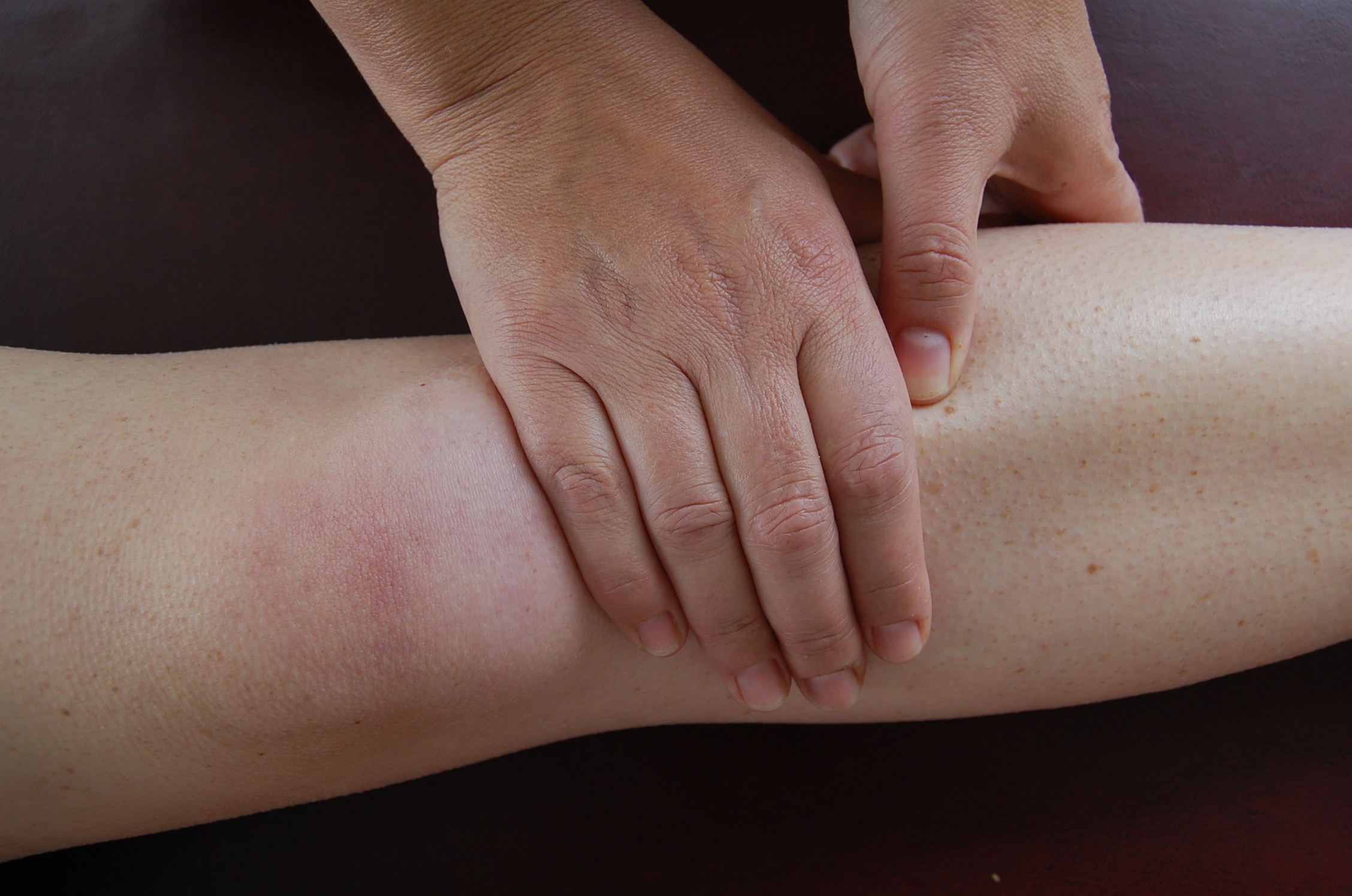 photo acupressure Point st36 photo acupressure Point st36