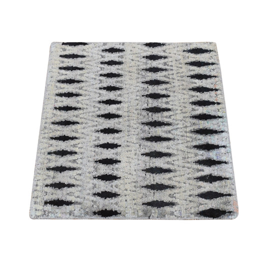 Modern and Contemporary Wool & Pure Silk Hand Knotted Rug Grey No Border 1.9X2.0 -O078019
