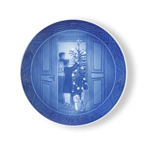 Royal Copenhagen 2024 Christmas Plate - Christmas Anticipation, 7" (1070754)_product