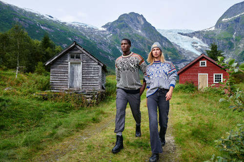 Dale of Norway - 1994 Women's Crewneck Sweater: Indigo/Off White