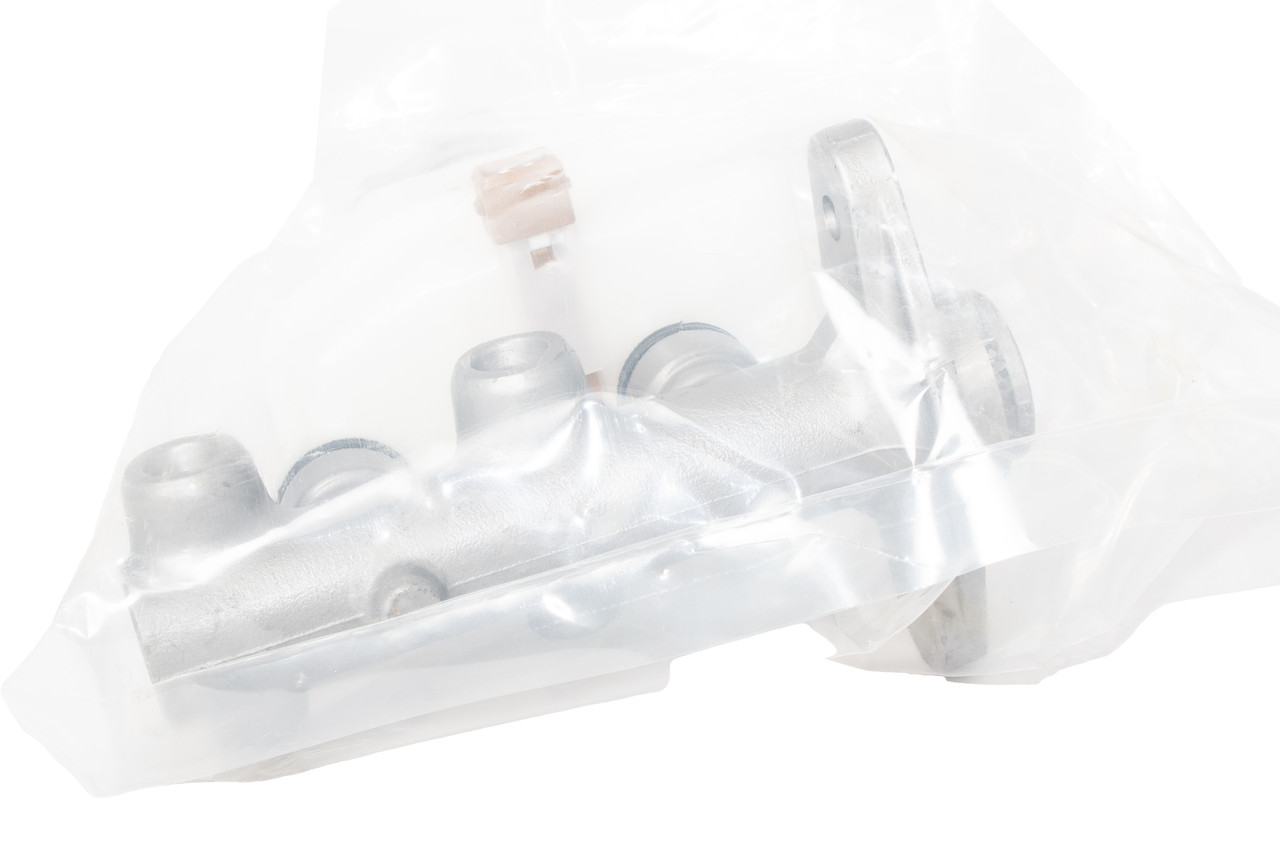 Carquest Replacement Master Cylinder Fits 2005 Hyundai Accent Number MCA630184