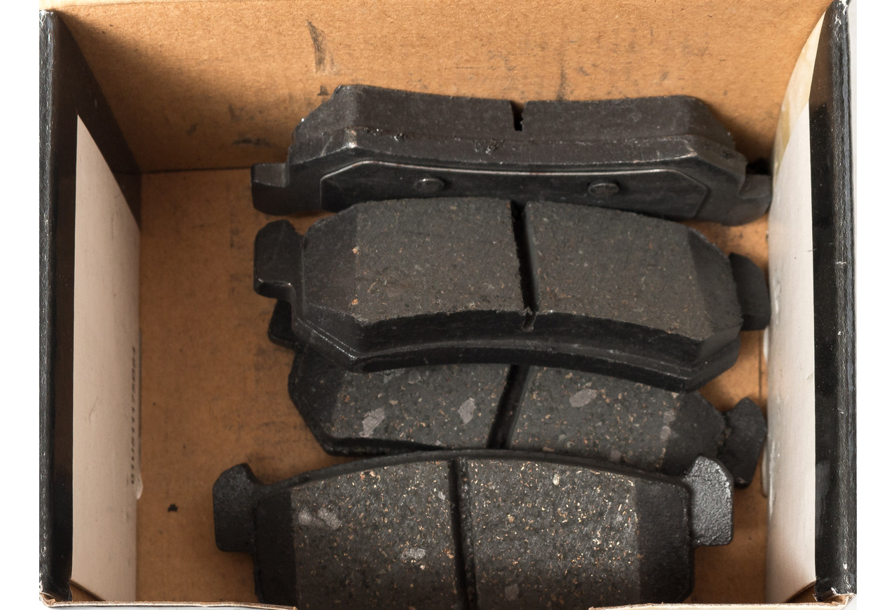 Wearever Gold Front Brake Pads Ceramic Fits 04-06 Chevrolet Suzuki Part GNAD1036 Wearever Gold Front Brake Pads Ceramic Fits 04-06 Chevrolet Suzuki Part GNAD1036