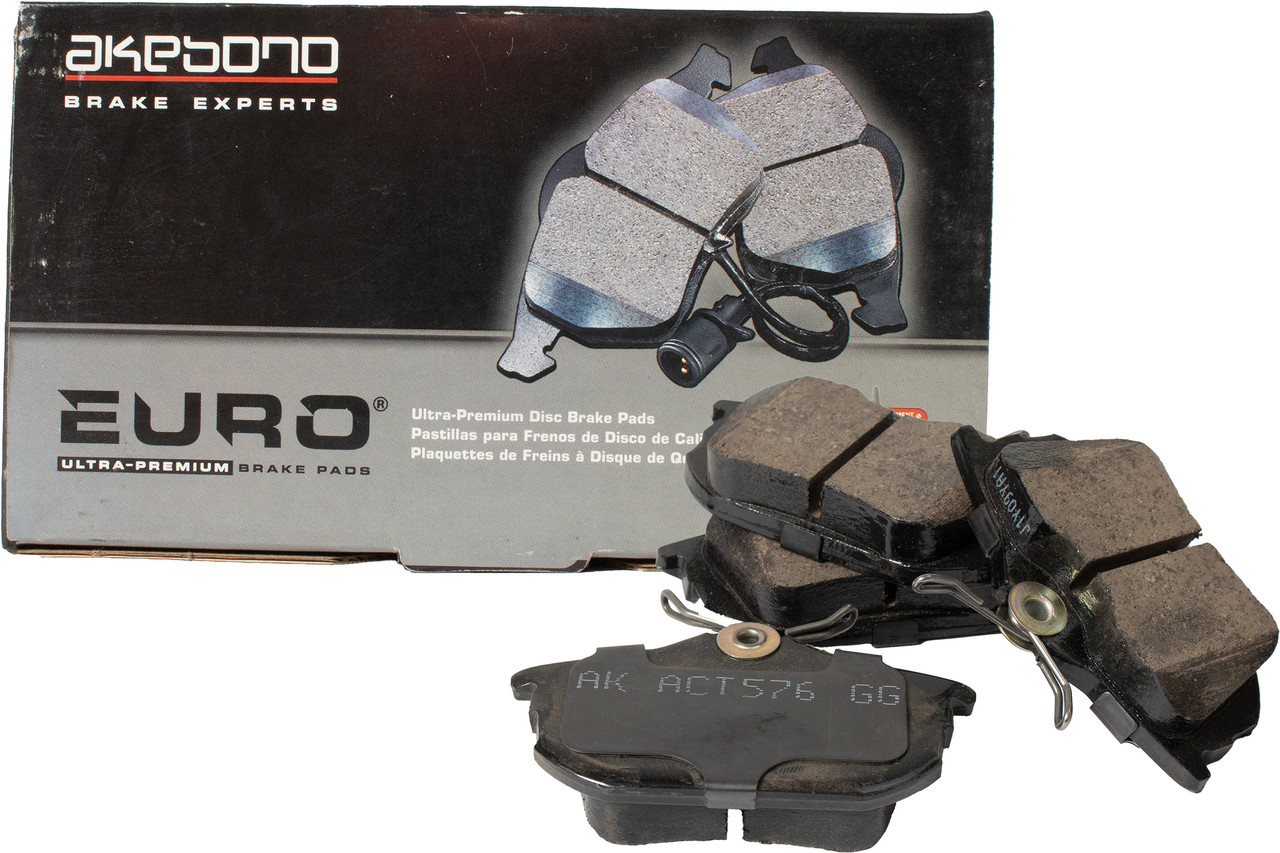 Akebono Euro Rear Ceramic Brake Pad Set Fits 2000-2004 Volvo S40 V40 Part EUR838