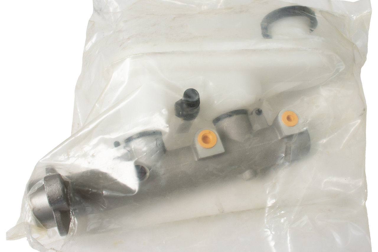 Carquest Wearever Master Cylinder Fits 2002-04 Dodge Intrepid Model ID MCA630438