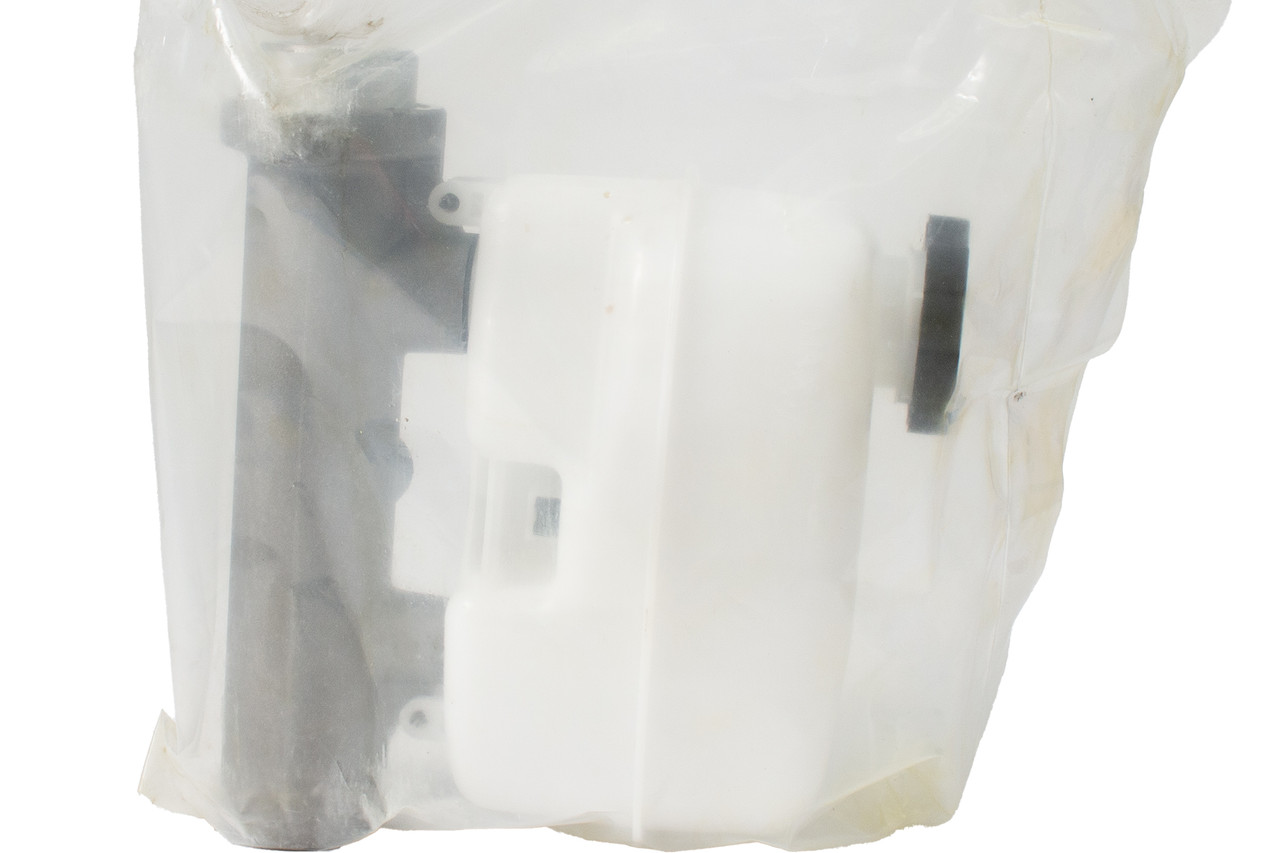 Carquest Wearever Master Cylinder Fits 2006-07 Workhorse Med/HD Trucks MCA630688