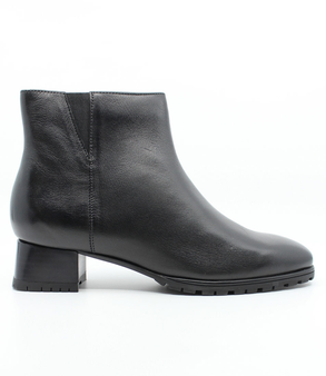 Schwarz leather ankle boot with 35 mm heel