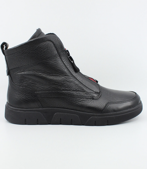 Schwarz leather ankle boot with flexible rubber sole
