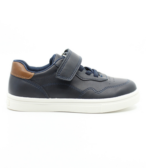 Navy boys’ synthetic leather casual sneaker with lace‑up front, hook‑and‑loop strap and contrast heel patch.