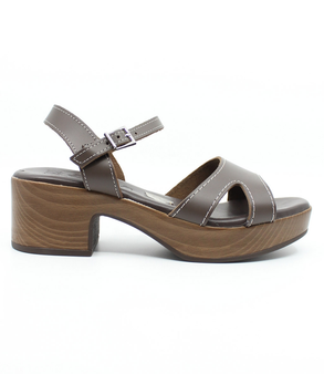 Brown women's leather sandal with open toe, buckle strap and cushioned footbed.