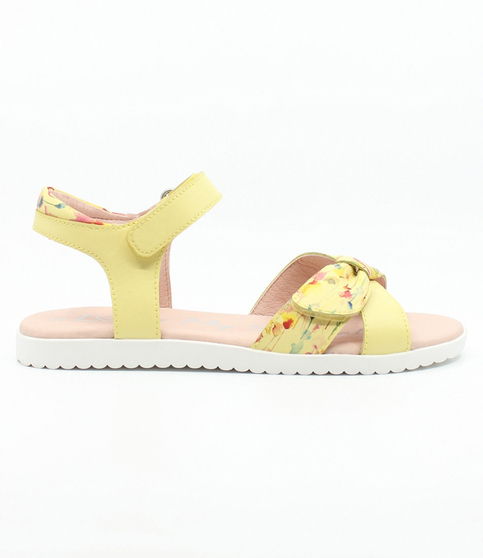 Yellow girls sandal with open toe and cut-out detailing