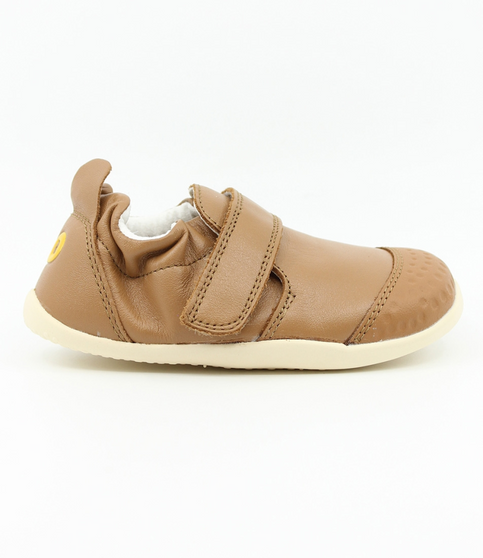 XP Go showing the caramel leather upper, reinforced toe and flexible low‑profile sole.