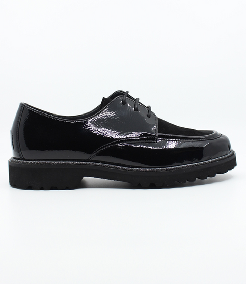 Patent-and-suede lace-up comfort shoe, Schwarz finish.