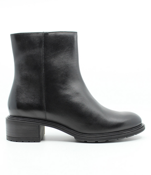 Schwarz leather ankle boot with memory foam insoles and 40 mm block heel