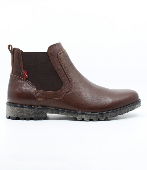 Café men’s leather Chelsea boot with elastic gussets and treaded sole.
