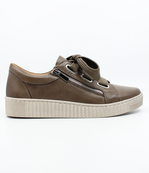 Nocciola women’s leather casual sneaker with oversized laces, side zip and cushioned removable insole.