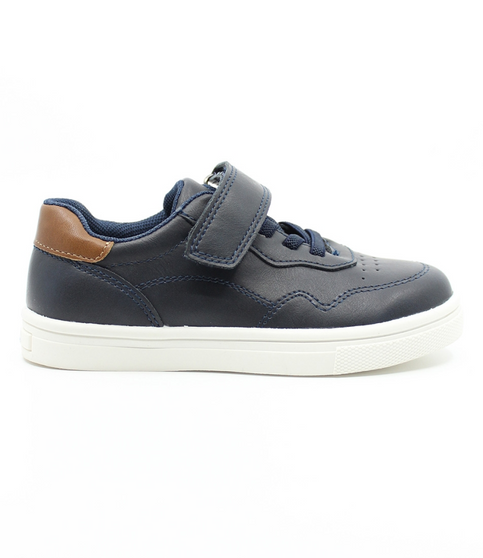 Navy boys’ synthetic leather casual sneaker with lace‑up front, hook‑and‑loop strap and contrast heel patch.