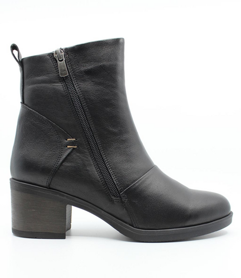 Black women’s leather ankle boot with side zip, rounded toe and mid‑height block heel.