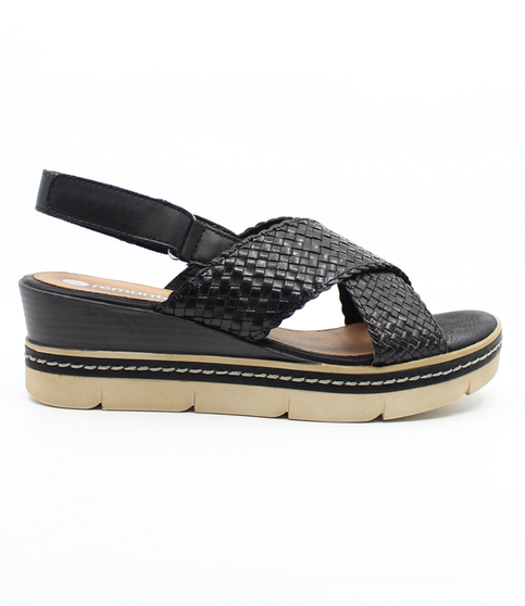 Schwarz women's leather wedge sandal with woven crossover straps, slingback design and cushioned footbed.