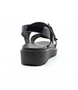Schwarz leather sandal with removable insoles and lightweight sole