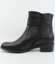 Schwarz leather ankle boot with strap detail and 35 mm block heel