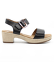 Schwarz women's leather sandal with adjustable buckle, cushioned footbed and block heel.