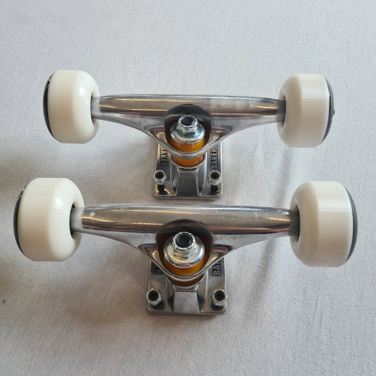 skateboard trucks with wheels