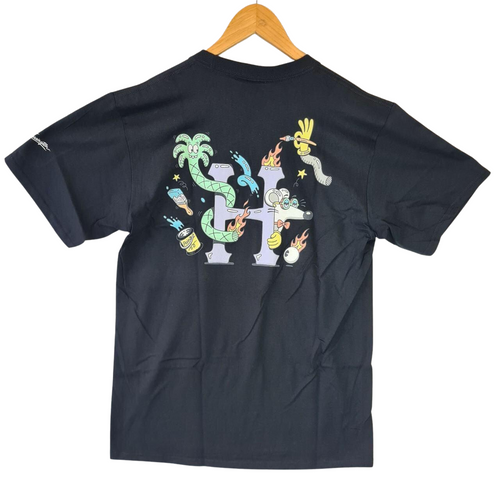 ★国内在庫/即発可*HUF×STEVEN HARRINGTON*HロゴTシャツ/WH★ ☆国内在庫/即発可*HUF×STEVEN HARRINGTON*HロゴTシャツ/BH