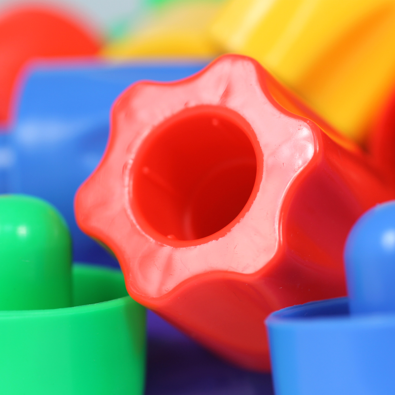 19PC Construction Set Stack Pegs Various Colours