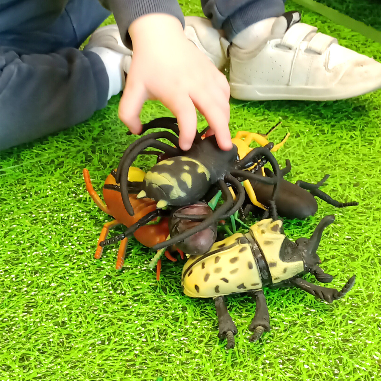 8-piece small world minibeats insect toys for children and nursery schools - child playing view 3
