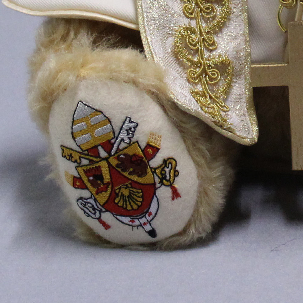 Right Foot detail Pope Emeritus Benedict XVI. In Memoriam, 38 cm Teddy Bear Hermann-Coburg EAN 190781