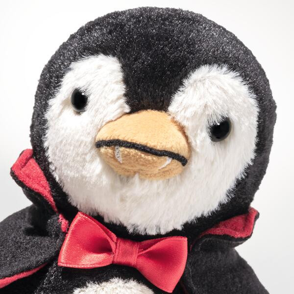 Face detail Nibble Vampire Penguin Soft Toy Steiff 15cm 056604
