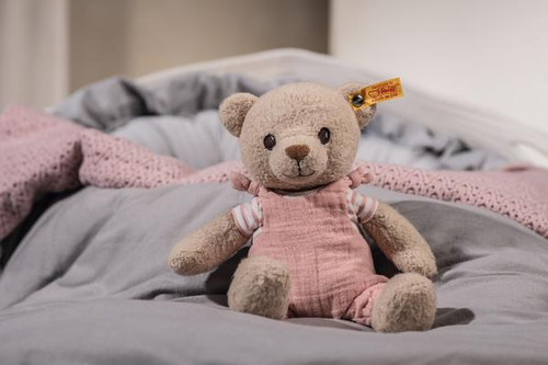 Teddy Bear Nele, GOTS, Steiff 26cm EAN 242663 in the Baby Cot