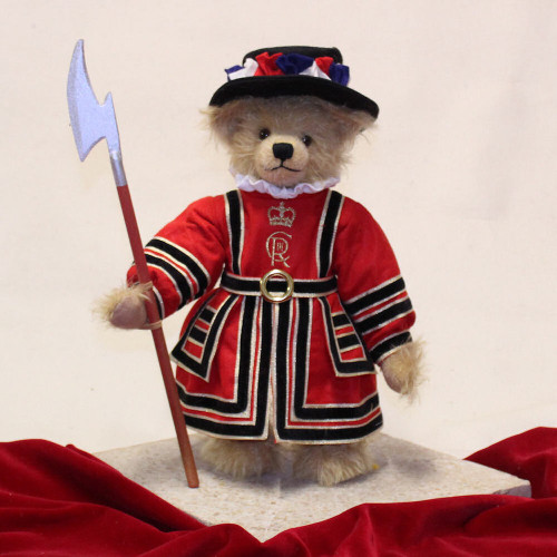 Beefeater The Royal Yeoman Warder 2023 34 cm, Teddy Bear by Hermann-Coburg EAN 189648