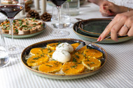 Zitrus-Carpaccio mit Burrata und frischen Kräutern