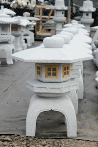 Kodai Yukimi  Stone Lantern with wooden window
