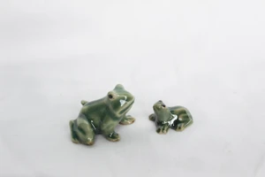 I"W and 0.5" W Frog bonsai figurine