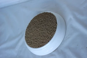 Medium-Hard Akadama (Small Grain) - 4 Cups / 1 Quart / 6 lbs - Soil in Dish Image