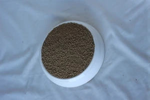 Medium-Hard Akadama (Extra Small Grain) - 4 Cups / 1 Quart / 6 lbs - Soil in Dish Image