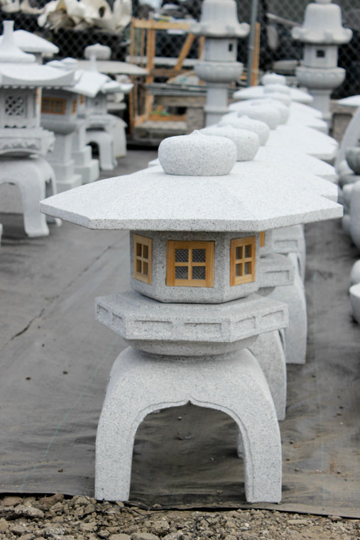 Kodai Yukimi  Stone Lantern with wooden window