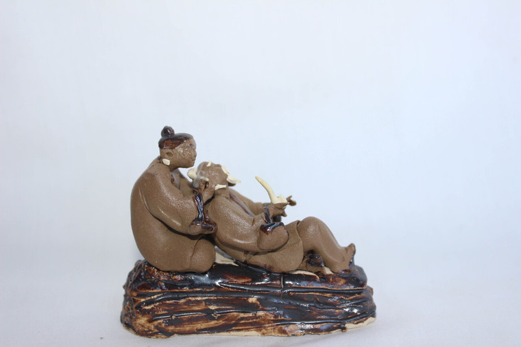 4"L  x  2"H  Old Couple relaxing  on Bench Mudmen Bonsai Figurine