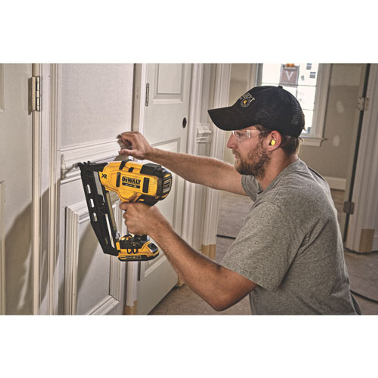 DEWALT DEW-DCN660D1 20V MAX 16ga Angled Brushless Cordless Finish Nailer Kit  -2AH Kit Atlas-Machinery