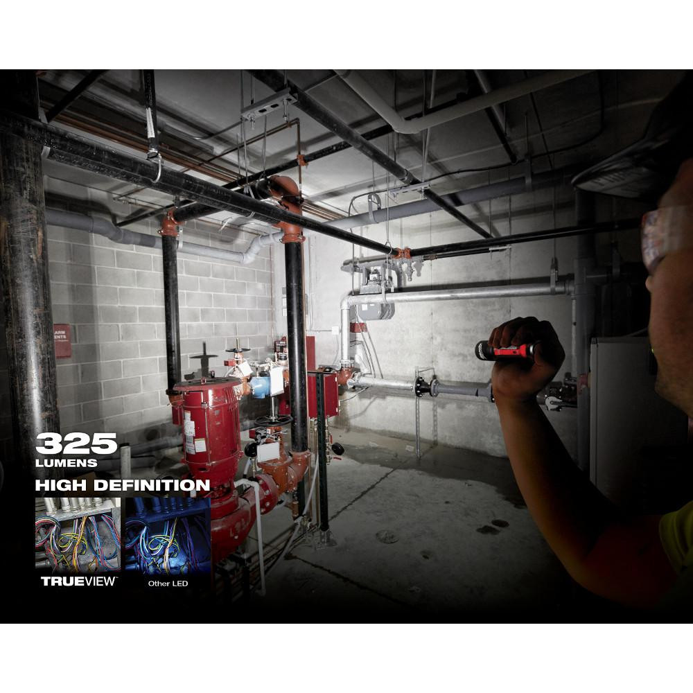milwaukee 2107s 325l focusing flashlight w/ holster Delivers 325 Lumens of TRUEVIEW High Definition Output Waterproof Milwaukee Focusing Flashlight with Holster