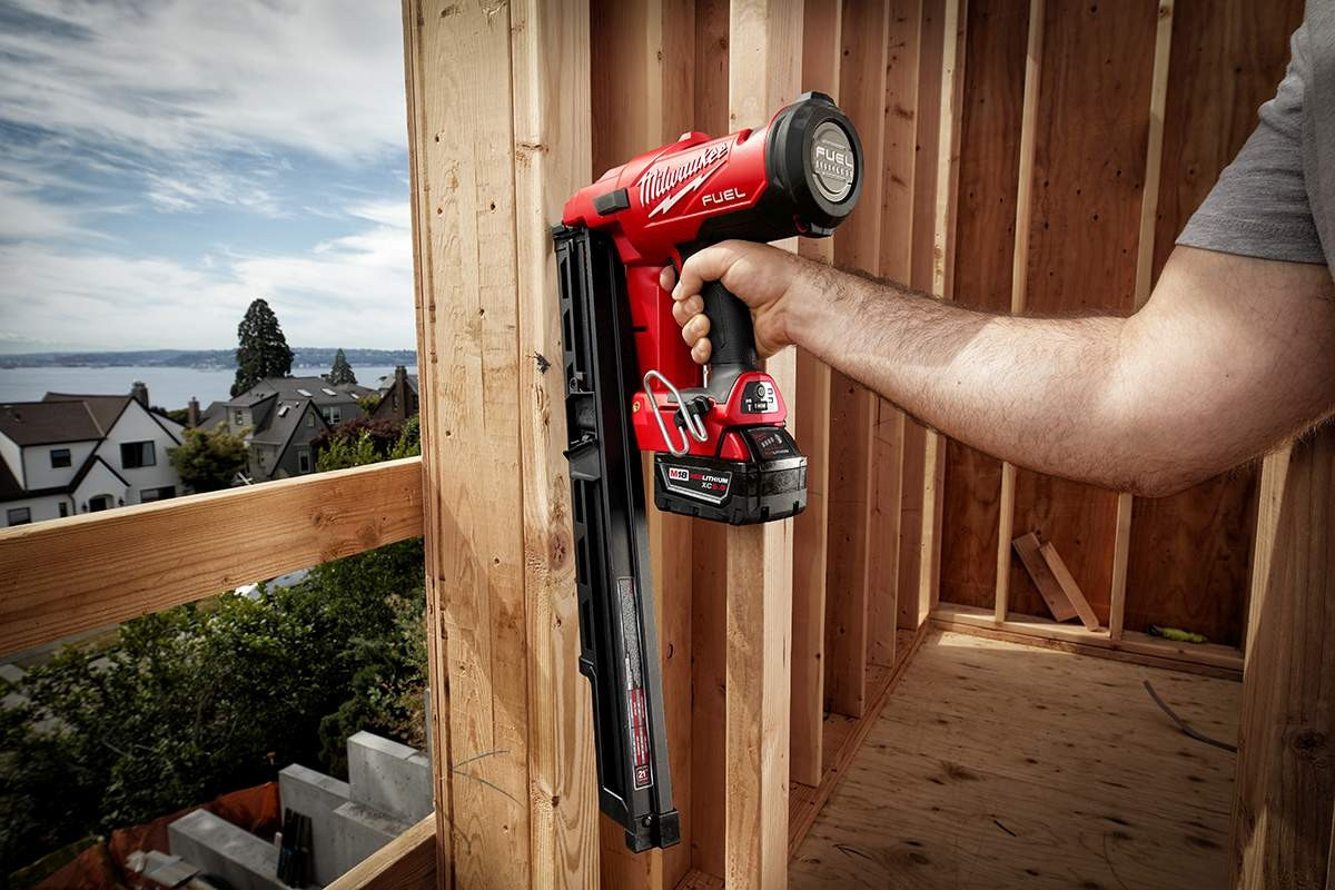 Milwaukee MIL-2744-21 M18 FUEL 21 Degree Framing Nailer Kit