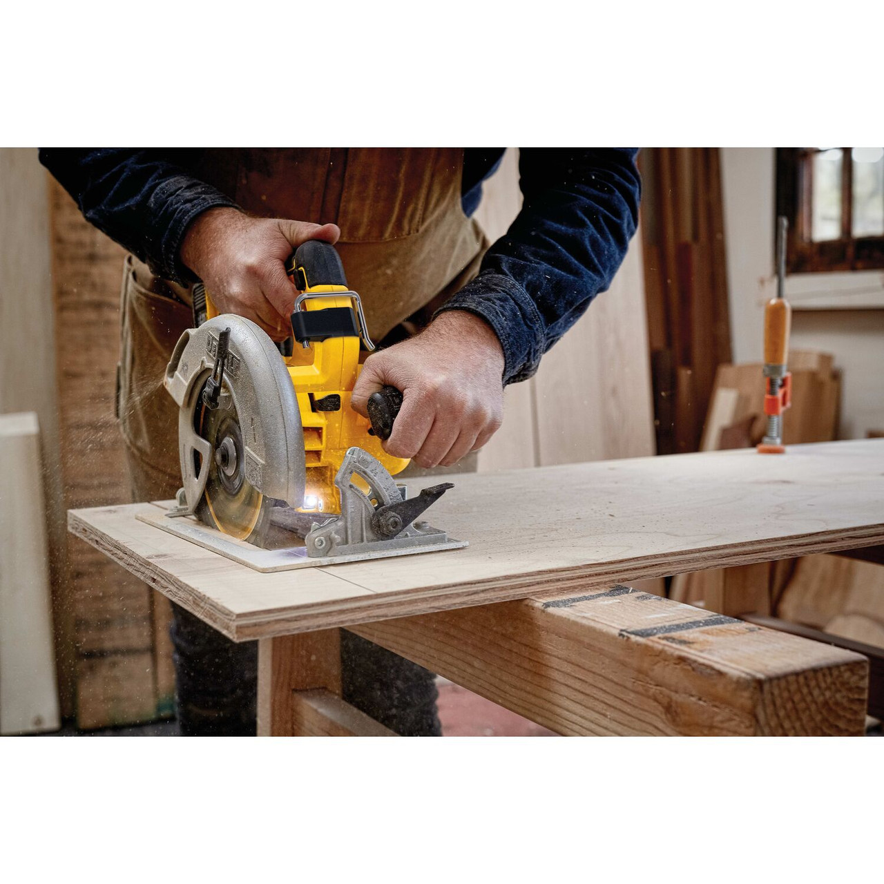 DEWALT DEW-DCS570P1 20V MAX 7-1/4in Cordless Brushless Circular