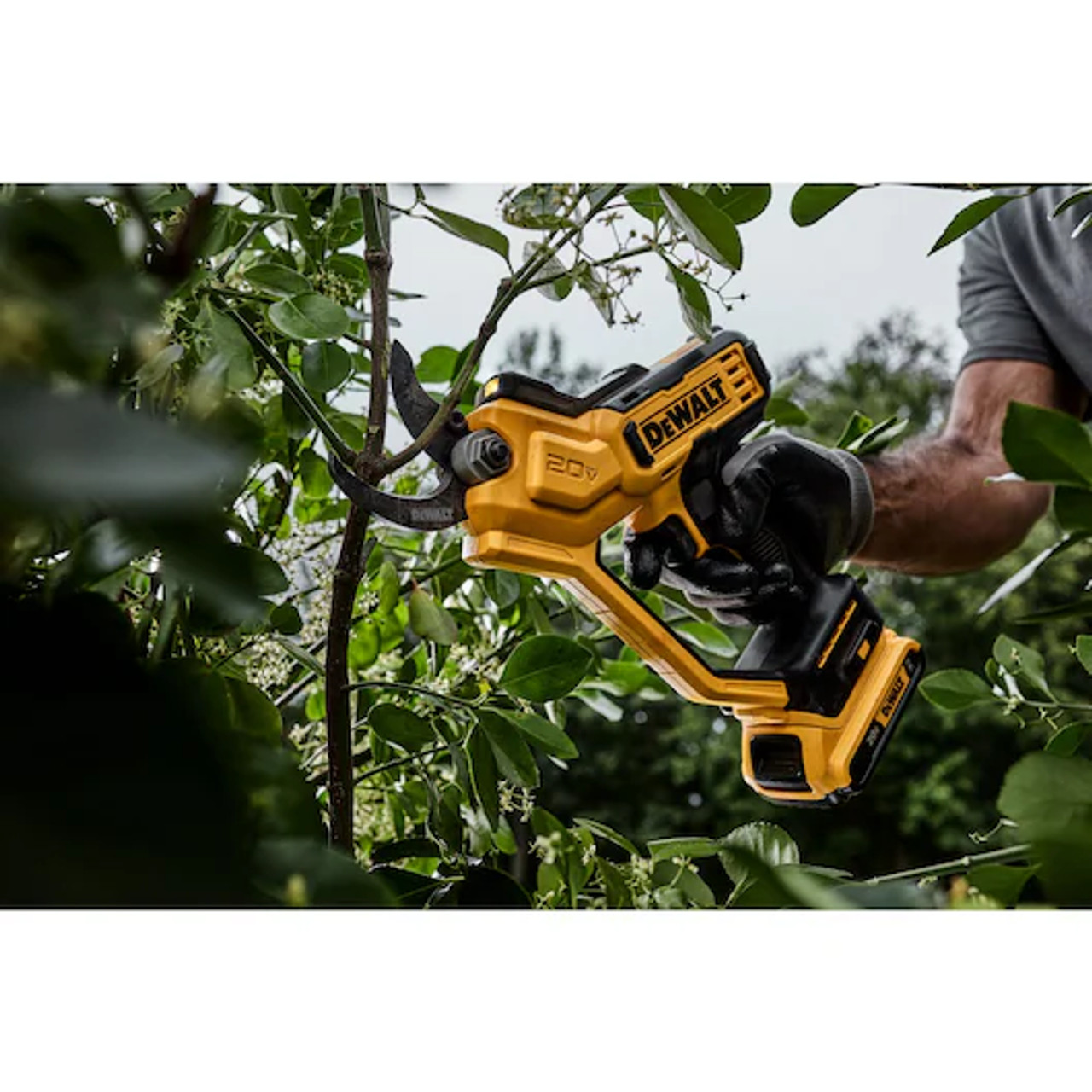 DEWALT DEW-DCPR320D1 20V MAX 1-1/2 in. Cordless Pruner 2.0Ah Kit  Atlas-Machinery