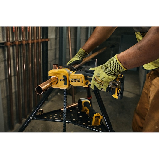 DEWALT DEW-DCE154B 20V MAX XR 1-1/4in Copper Tubbing Cutter Bare