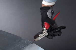 Malco MAL-N2R 1in V-Notch Hand Notcher