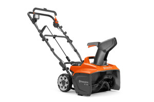 Husqvarna HUSQ-970789001 ST 143i 40V 16.9in Cordless Snow Blower 4.0Ah Kit